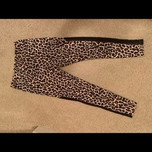 Leopard print leggings with black mesh slits